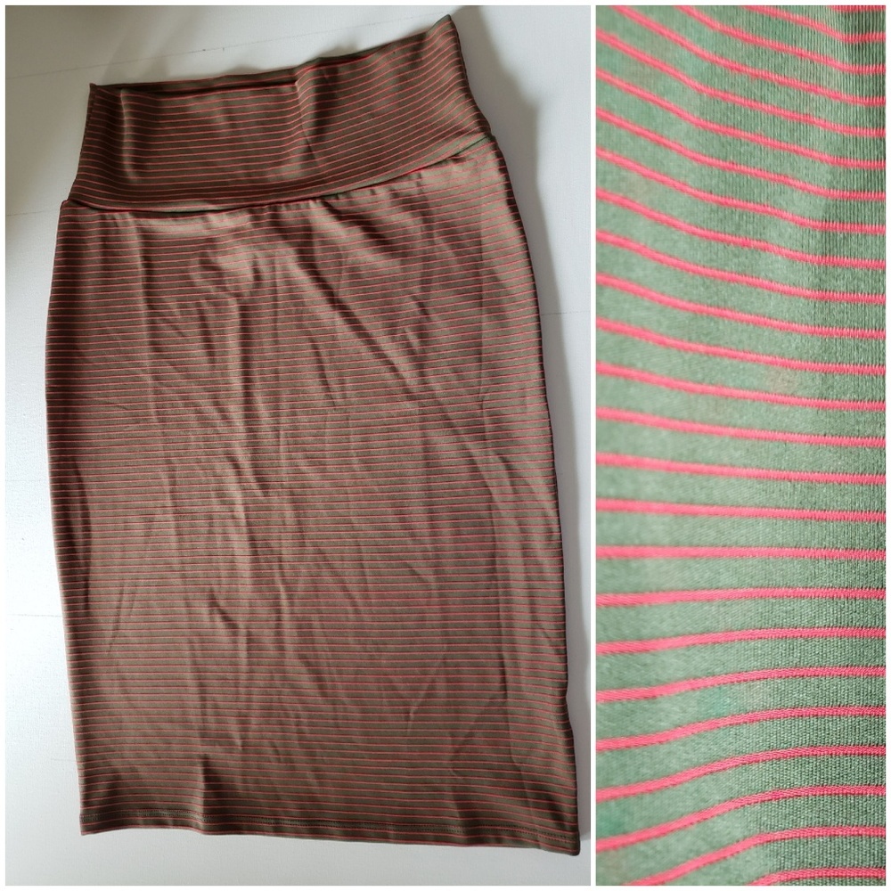⭐️4/$20 Lularoe Cassie Pinstripe Skirt